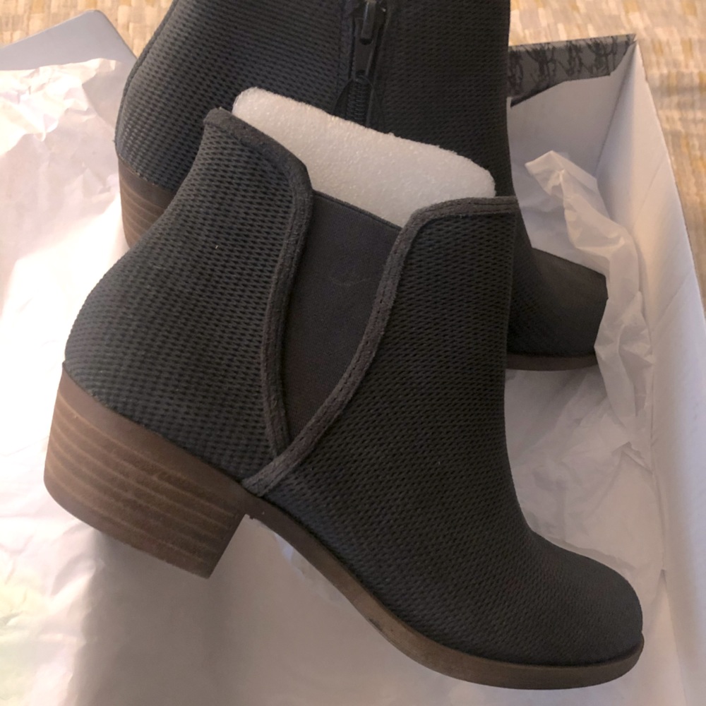 NIB Kensie Gerona Boots - Dark Grey